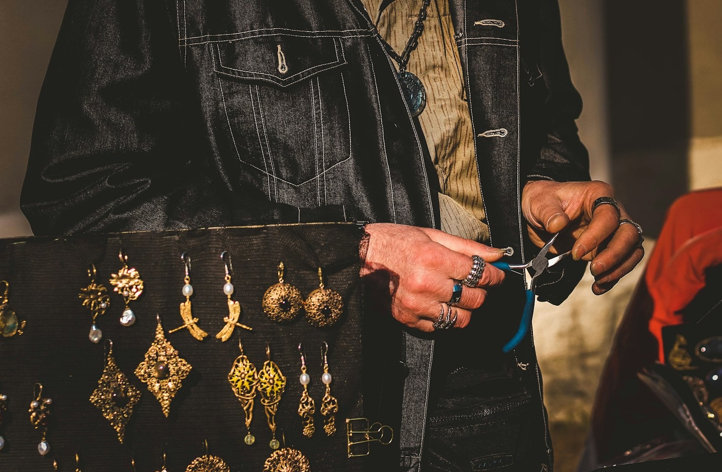 The Structural Grace of Carbon Fiber Jewelry